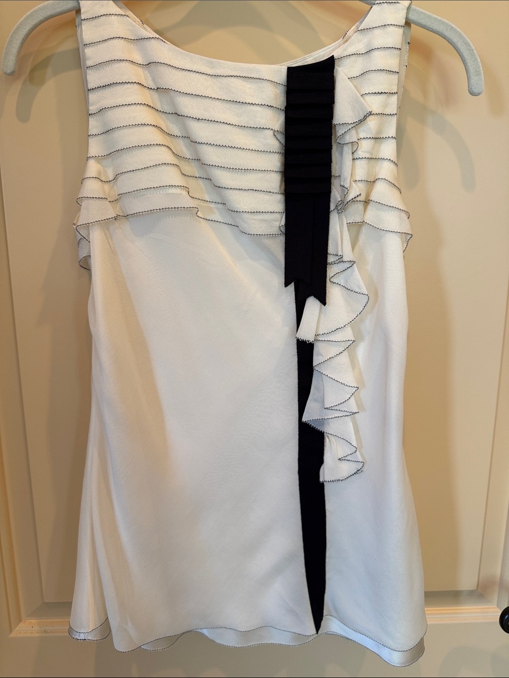 Diane Von Furstenberg Silk Cream and Black Sleeveless Top Sz 2